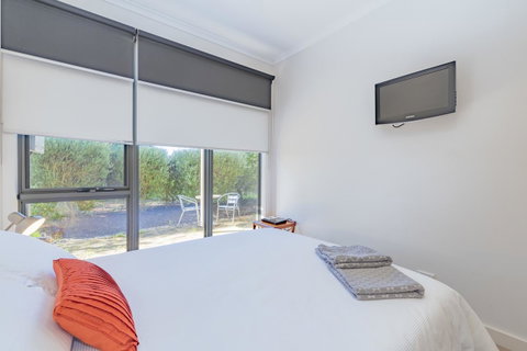 Stylish 3 Bedroom Townhouse - Free Parking - QLD Tourism 20