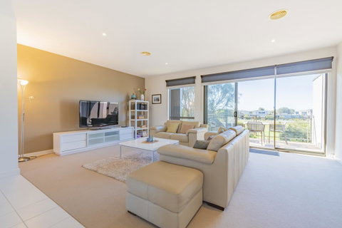 Stylish 3 Bedroom Townhouse - Free Parking - QLD Tourism 15