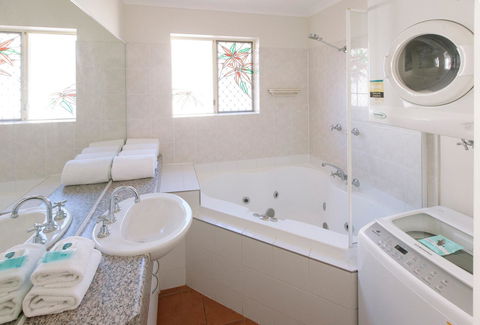 Rainbow Getaway Holiday Apartments - Queensland Tourism 31