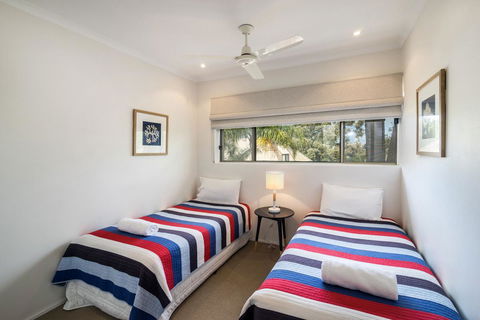Sunseeker Holiday Apartments - Queensland Tourism 3