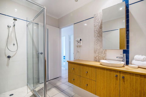 Sunseeker Holiday Apartments - Queensland Tourism 4