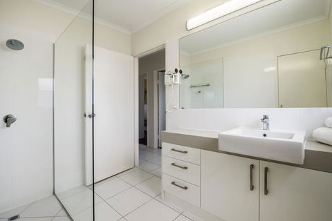 Sunseeker Holiday Apartments - Queensland Tourism 35
