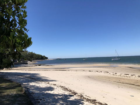 Bribie Island Hotel - QLD Tourism 9