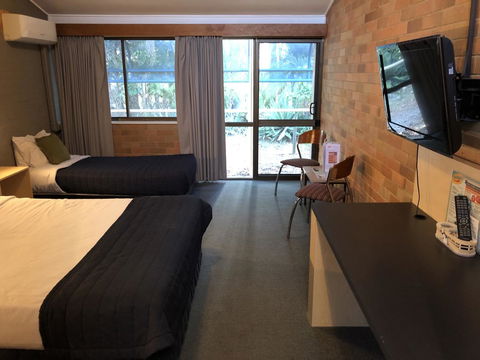 Bribie Island Hotel - QLD Tourism 2