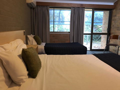 Bribie Island Hotel - QLD Tourism 19