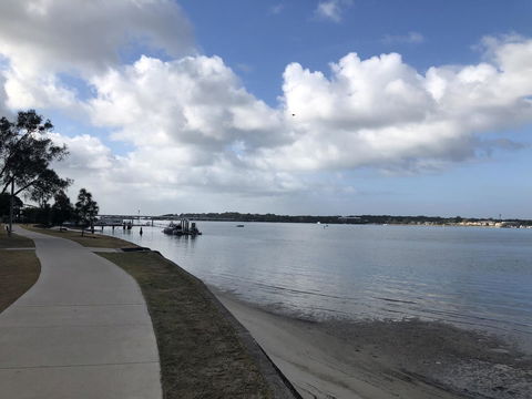 Bribie Island Hotel - QLD Tourism 5