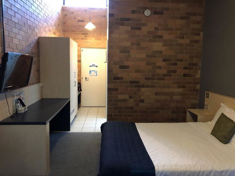 Bribie Island Hotel - QLD Tourism 3