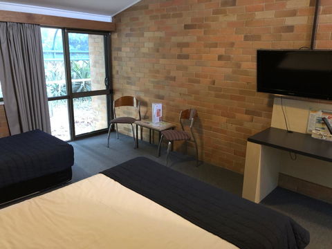 Bribie Island Hotel - QLD Tourism 20