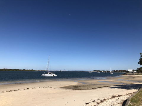 Bribie Island Hotel - QLD Tourism 25