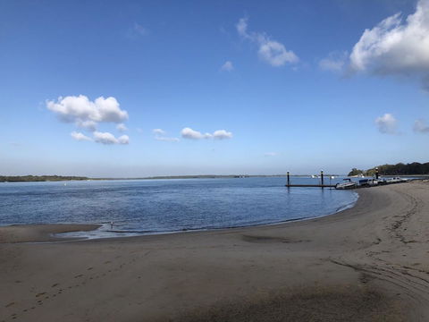 Bribie Island Hotel - QLD Tourism 6