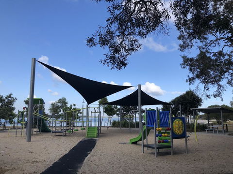 Bribie Island Hotel - QLD Tourism 23