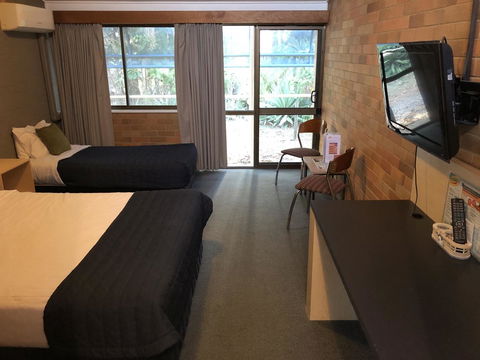 Bribie Island Hotel - QLD Tourism 21