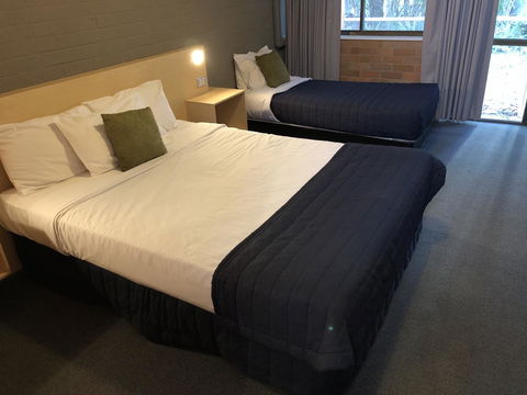 Bribie Island Hotel - QLD Tourism 1