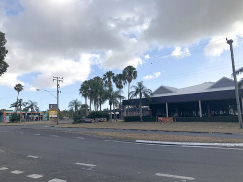 Bribie Island Hotel - QLD Tourism 10