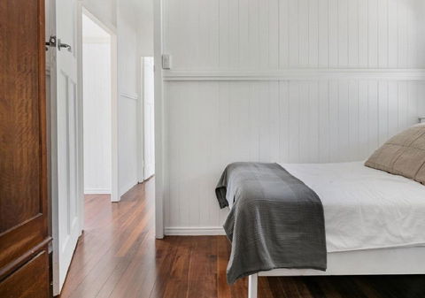 Lake Weyba Noosa Lodge & Kangaroos - QLD Tourism 11