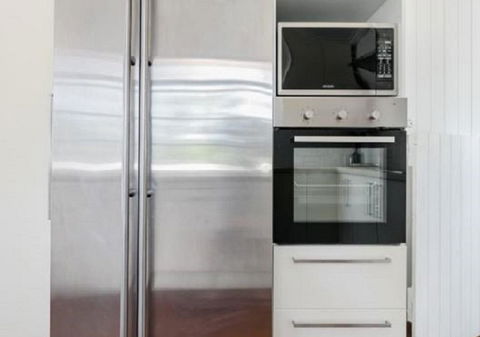 Lake Weyba Noosa Lodge & Kangaroos - QLD Tourism 14