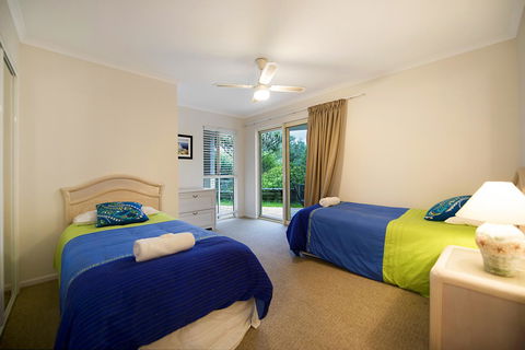 Whale Watch Ocean Beach Resort - QLD Tourism 6