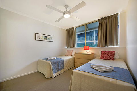 Whale Watch Ocean Beach Resort - QLD Tourism 8