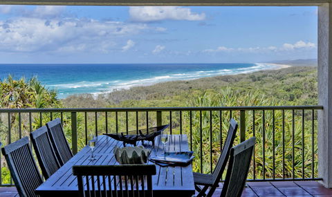 Whale Watch Ocean Beach Resort - QLD Tourism 1