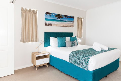 Ocean Views Resort Caloundra - QLD Tourism 32