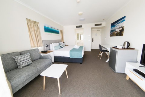 Ocean Views Resort Caloundra - QLD Tourism 29