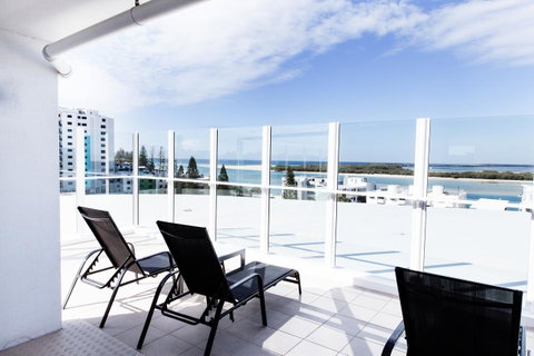 Ocean Views Resort Caloundra - QLD Tourism 6