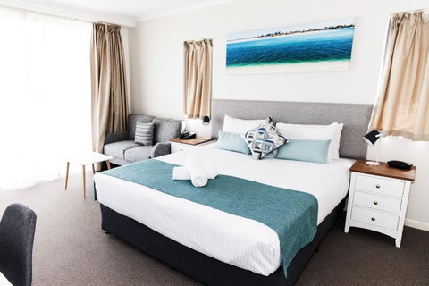 Ocean Views Resort Caloundra - QLD Tourism 26