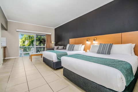Hotel Grand Chancellor Palm Cove - QLD Tourism 6