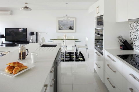 Hotel Laguna - QLD Tourism 3