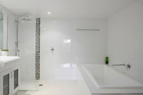 Hotel Laguna - QLD Tourism 5