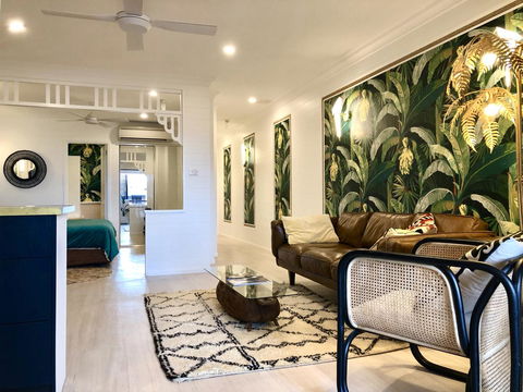 NOMAD - Luxe Apartment - QLD Tourism 24