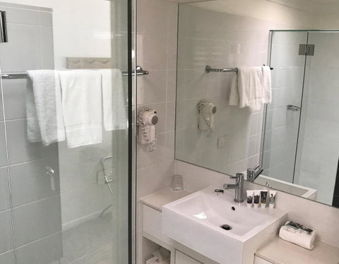 Mercure Clear Mountain Lodge - QLD Tourism 4