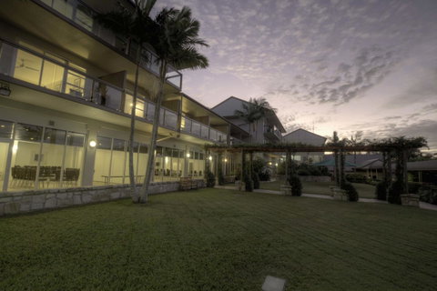Mercure Clear Mountain Lodge - QLD Tourism 14