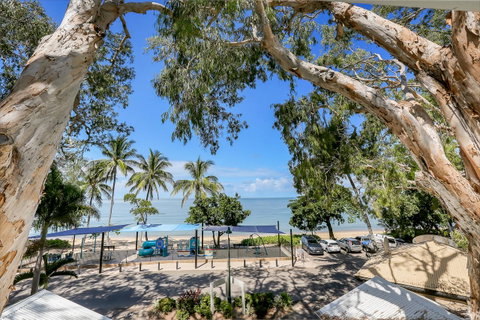Paradise On The Beach Resort - QLD Tourism 11