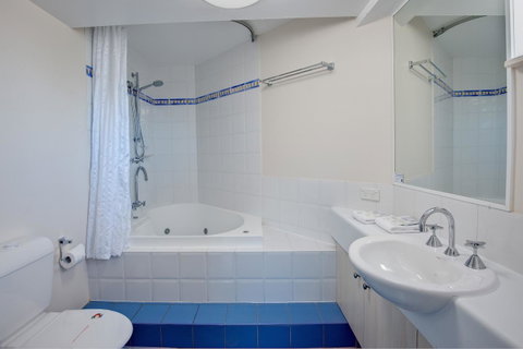 Nautilus Resort Mooloolaba - QLD Tourism 32