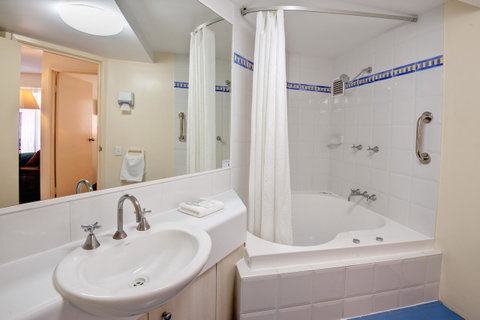 Nautilus Resort Mooloolaba - QLD Tourism 24