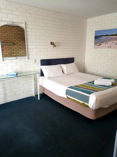 Twin Pines Motel - QLD Tourism 6