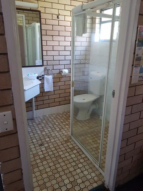 Twin Pines Motel - QLD Tourism 1