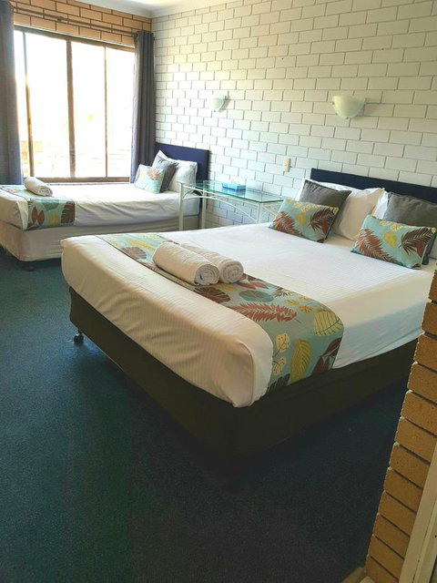 Twin Pines Motel - QLD Tourism 4