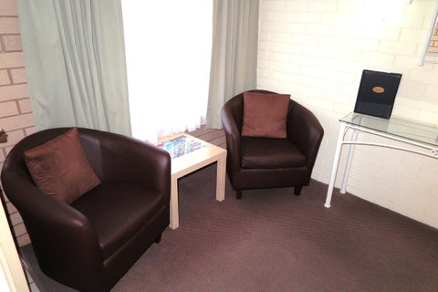 Twin Pines Motel - QLD Tourism 24