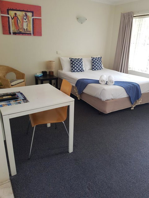 Twin Pines Motel - QLD Tourism 16