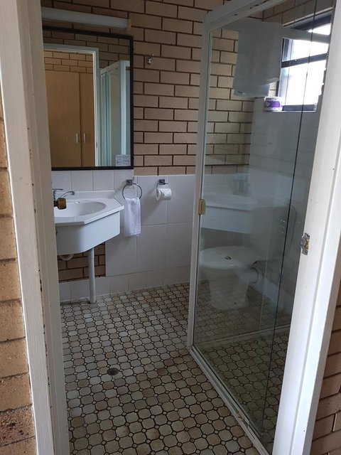 Twin Pines Motel - QLD Tourism 14