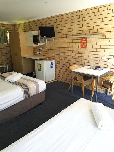 Twin Pines Motel - QLD Tourism 2