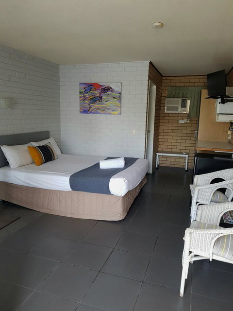 Twin Pines Motel - QLD Tourism 18