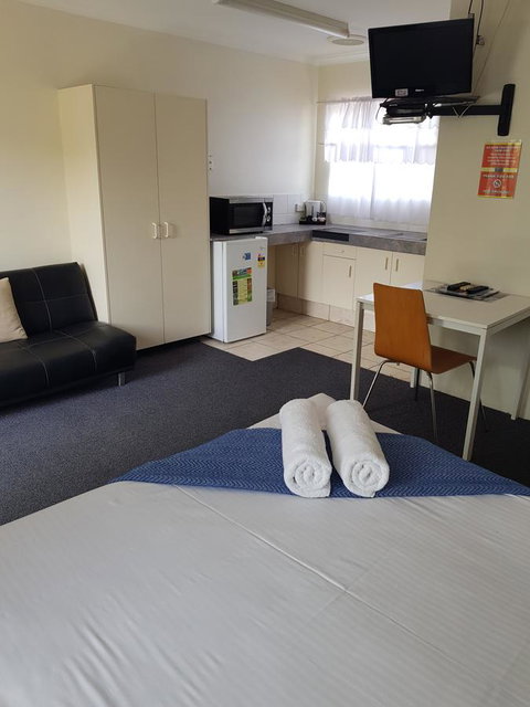 Twin Pines Motel - QLD Tourism 15