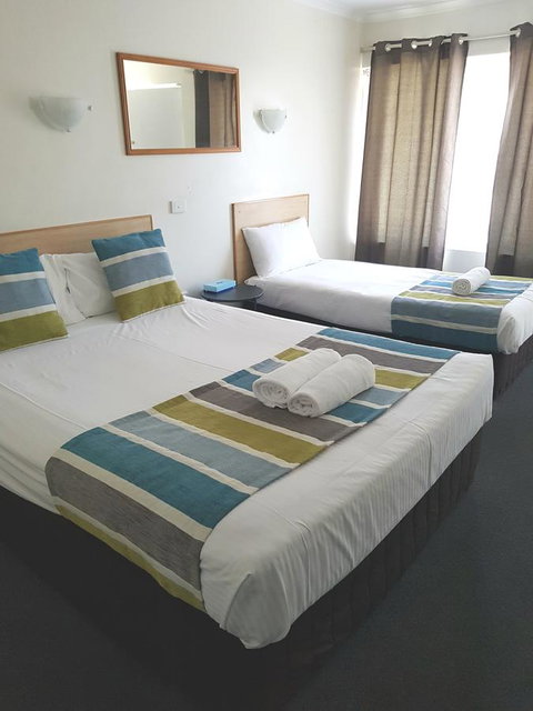 Twin Pines Motel - QLD Tourism 11