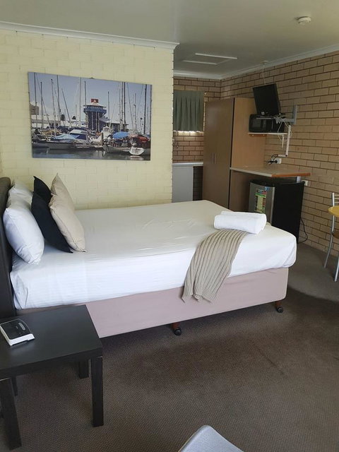 Twin Pines Motel - QLD Tourism 19