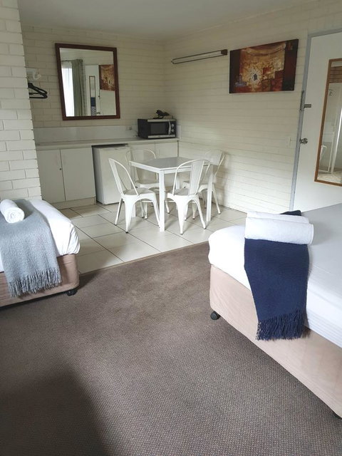 Twin Pines Motel - QLD Tourism 8