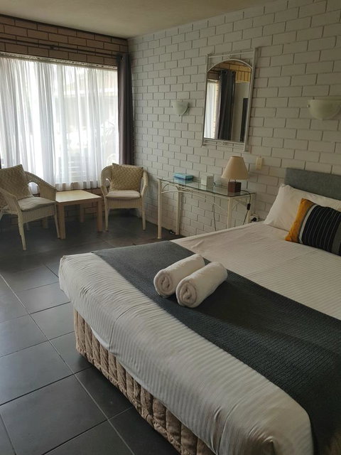 Twin Pines Motel - QLD Tourism 17