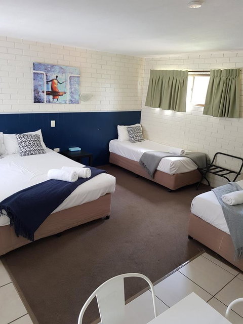 Twin Pines Motel - QLD Tourism 9